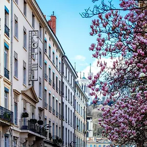 Des Artistes Otel